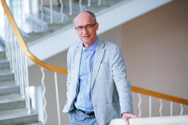 Karel Hirman: Richard Sulík v Bruseli hájil zisky Molu