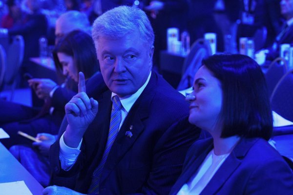 Zelenskyj podpísal výnos o uvalení sankcií na svojho predchodcu Porošenka