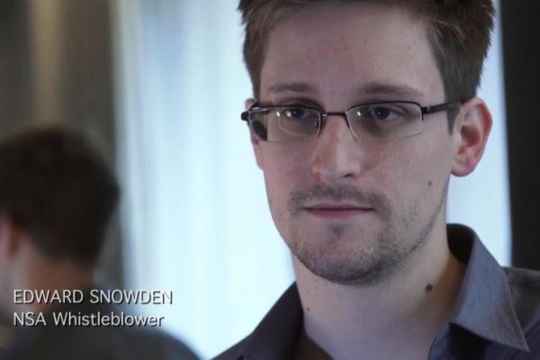 Snowden dostal ruský pas a zložil občiansku prísahu
