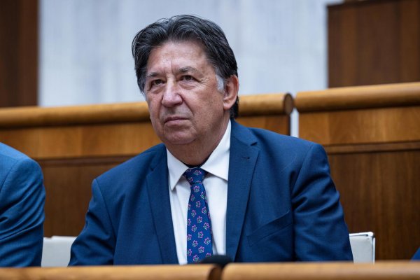 Budaj ostáva vo funkcii šéfa envirorezortu, plénum ho neodvolalo