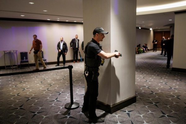 Washington D. C., 25. apríla: Množiace sa ozbrojené útoky sú varovný príznak krízy zastupiteľskej demokracie   