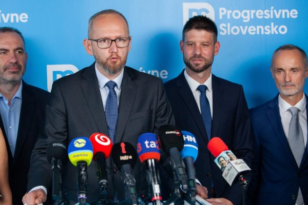 PS: Vláda mlčí o ruských kybernetických útokoch, Fico by mal zvolať Bezpečnostnú radu