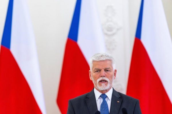 Ústavný súd v Česku nariadil vláde, aby zabezpečila účasť prezidenta Pavla na samite NATO