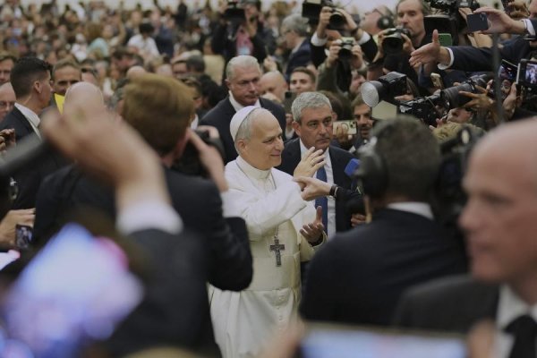 Zelenskyj pozval nového pápeža Leva XIV. na návštevu Ukrajiny