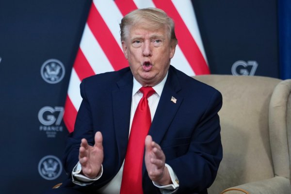 Rusko by malo uzavrieť dohodu s Ukrajinou, prišlo o veľké množstvo ľudí, povedal Trump