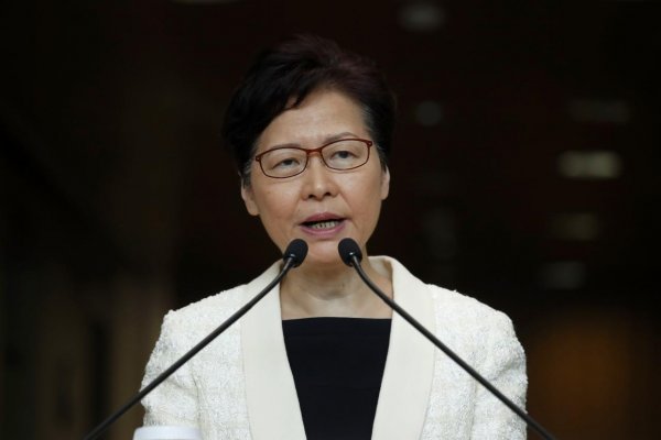 Správkyňa Hongkongu oznámila stiahnutie sporného zákona