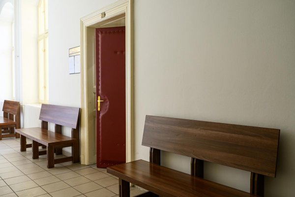 Traja obvinení z činnosti neonacistickej skupiny v Bratislave pôjdu do väzby