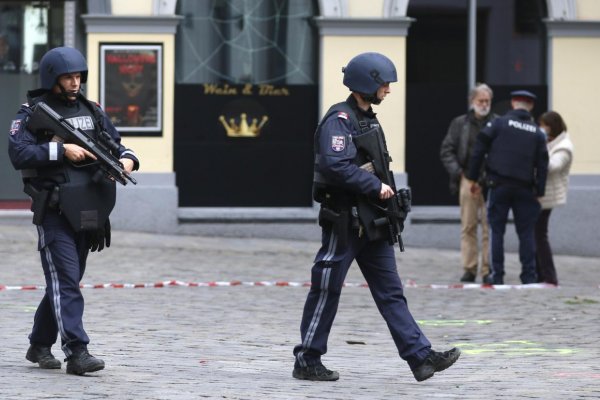 Teroristický útok vo Viedni: Zastrelený útočník získal strelivo na Slovensku, medzi zranenými je aj Slovenka