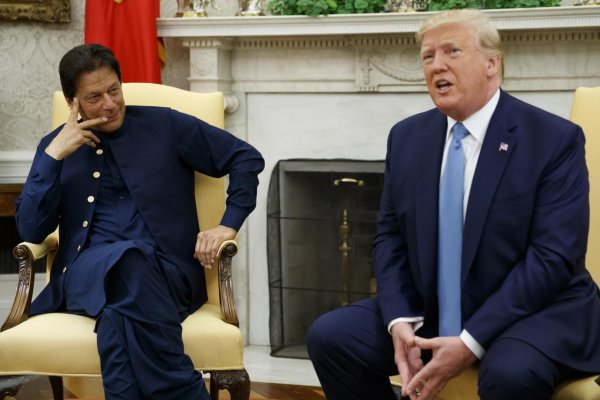 Trump sa chce dohodnúť s Talibanom. Pomoc hľadá v Pakistane