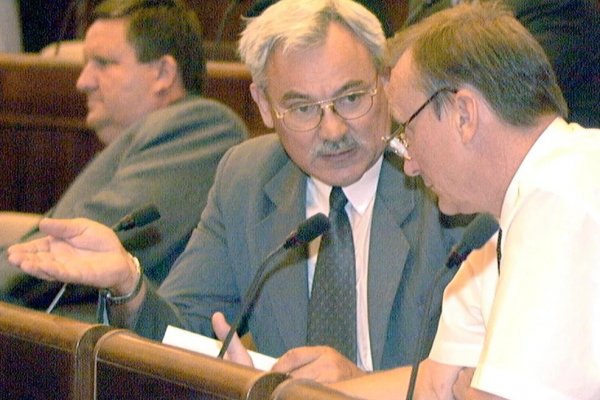 Na trhovisku v Bratislave zomrel 78-ročný muž, má ísť o exposlanca NRSR J. Cupera