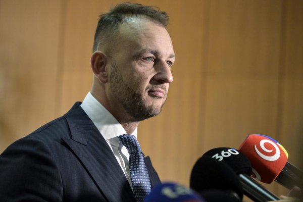 Šutaj Eštok dočasne pozbavil štátnej služby policajta Pavla Ďurku – čo to znamená podľa Martina Mojžiša