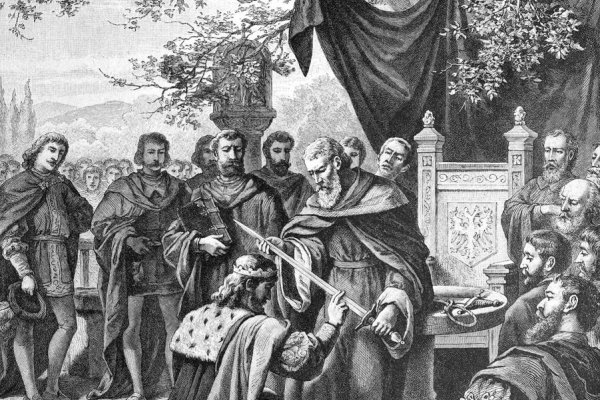 Bol síce právoplatným uhorským kráľom, trónom si však nemohol byť veľmi istý. Žigmund Luxemburský