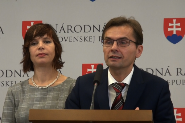 Kaliňákov trabant plný zlatých tehličiek