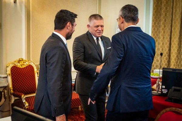 Fico chce zrušiť transakčnú daň. Od jej konca čaká „nebývalý hospodársky rast“