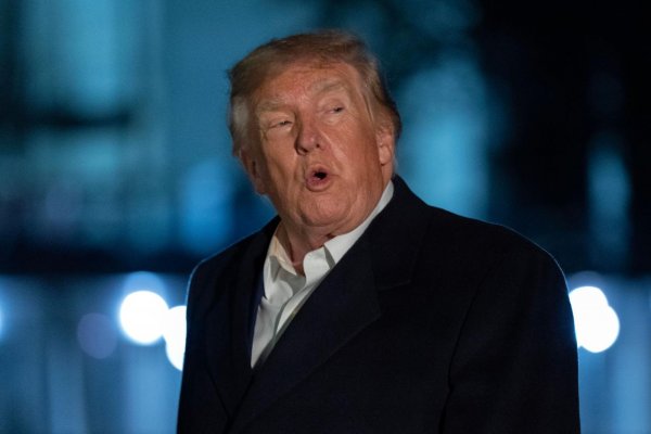 Trump vylúčil americké útoky na Irán pred voľbami do Kongresu