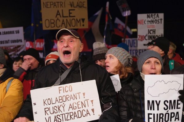 Zhromaždenia „Slovensko je Európa“ pokračujú v piatok vo viac ako 50 mestách