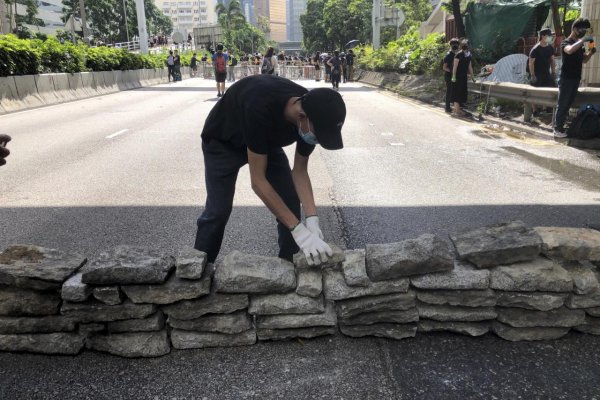 Demonštrácie opäť blokujú Hongkong
