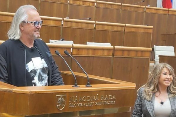 Nora Mojsejová musí pukať závisťou