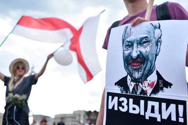Lukašenkov svet sa rúca pred očami. Ako padá posledná diktatúra