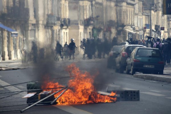 Demonštrácie proti dôchodkovej reforme vo Francúzsku sprevádzajú násilnosti