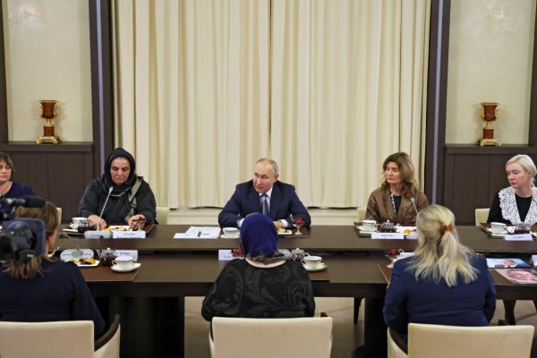 Putin sa stretol s matkami zabitých ruských vojakov