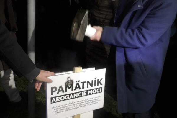 Miesto Gašparovej nehody označuje pamätník