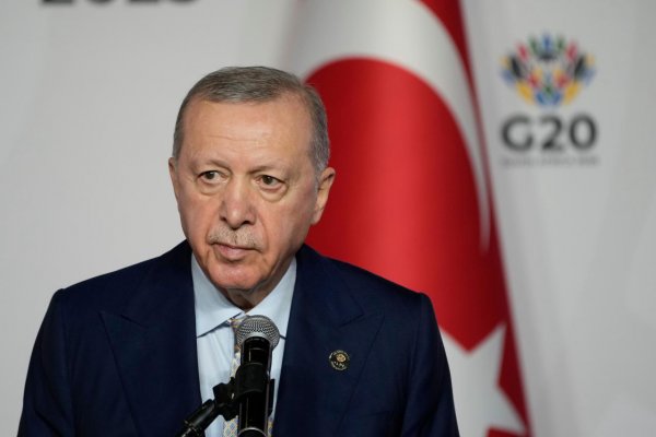 Turecký parlament schválil návrh zákona o amnestii pre časť členov Strany kurdských pracujúcich