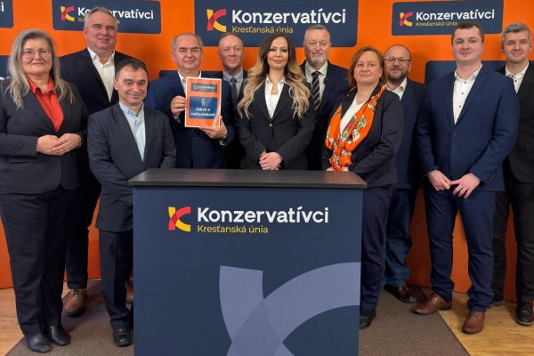 Konzervatívci vyzývajú Fica, aby vetoval návrh Európskej komisie na zrušenie slovenského práva veta
