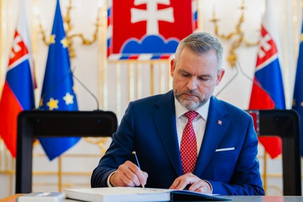 Pellegrini vráti parlamentu dva zákony, odmietol ich pre nesúvisiace prílepky