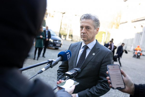 V Slovinsku budú konzultácie o referendách týkajúcich sa členstva v NATO