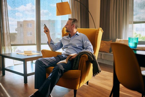 Solárne screeny: riešenie do horúčav bez sekania stien