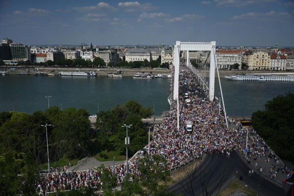 Tisíce Maďarov sa zúčastnili na budapeštianskom Pride, prvom od porážky Orbána