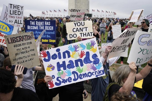 Proti politike Trumpa protestovali v USA desaťtisíce ľudí