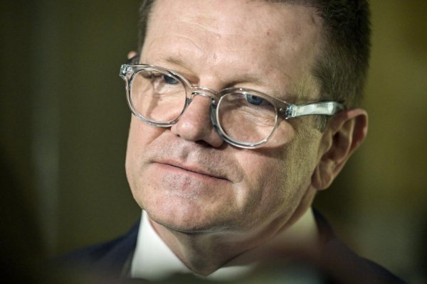 Kmec a Radačovský nesmú byť veľvyslancami, medzinárodnú hanbu môže podľa Remišovej zastaviť prezident