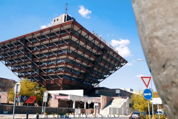 Televízne vysielanie bude viesť M. Flašíková, rozhlasovú časť V. Štofaník