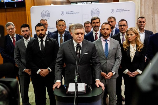 Fico: Opozícia je prepojená s ľuďmi, ktorí chcú rozvrátiť naše ústavné zriadenie – čo to znamená podľa Martina Mojžiša