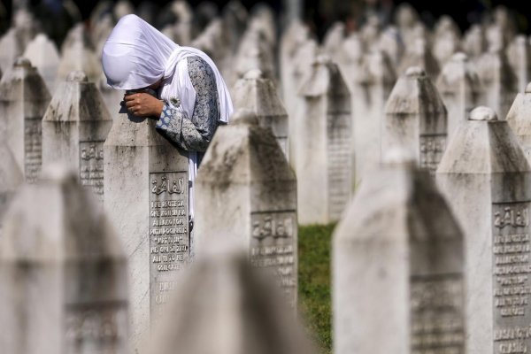 Bosna si pripomína 30. výročie masakra v Srebrenici
