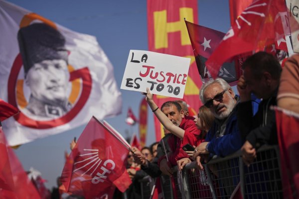 V Istanbule sa konal hromadný protest proti zadržaniu primátora Imamogla