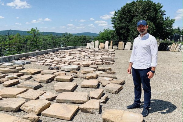 Mŕtvi sa prihovárajú živým. Smutný príbeh židovských náhrobkov sa uzatvára. 