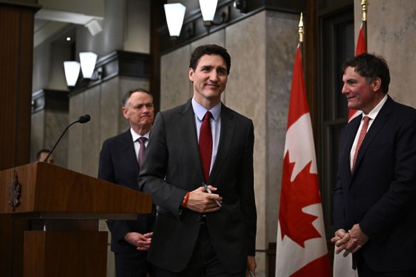 Zavedenie ciel na dovoz z Kanady sa odkladá o mesiac, potvrdili Trudeau i Trump