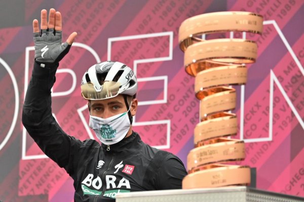 Peter Sagan vyhral rovnako ako vlani 10. etapu na Giro d'Italia. Tvrdá robota tímu Bora-Hansgrohe sa vyplatila