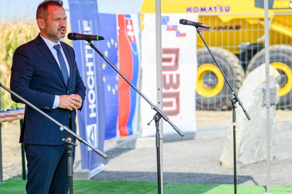 SaS: Nitriansky župan Becík si financuje predvolebnú kampaň z verejných peňazí