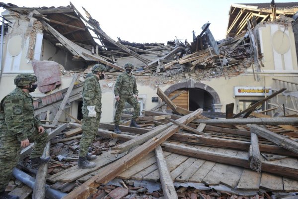 Fototéma: Chorvátsko zasiahlo silné zemetrasenie. Mesto Petrinja je plné trosiek, pomáhala aj armáda