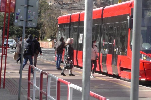 Bratislava zlacní celoročný cestovný lístok na MHD o 25 percent. Bude stáť 199 eur