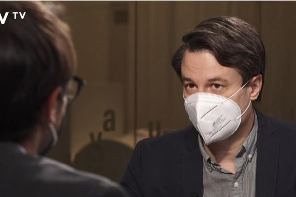 Česká vláda necháva umrieť tisíce seniorov, premorovanie nefunguje, hovorí biochemik