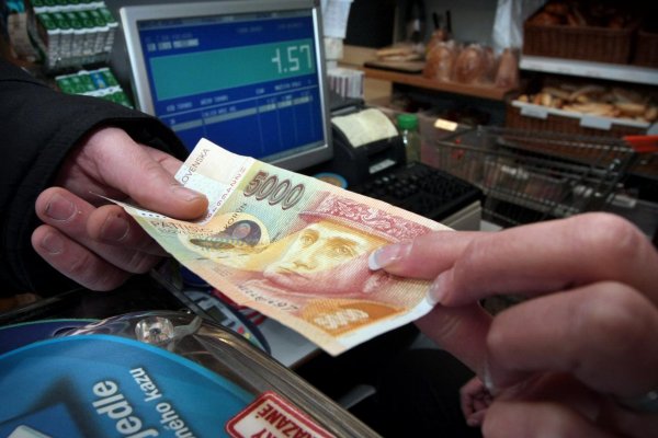 Slováci majú doma stále asi dve miliardy slovenských korún