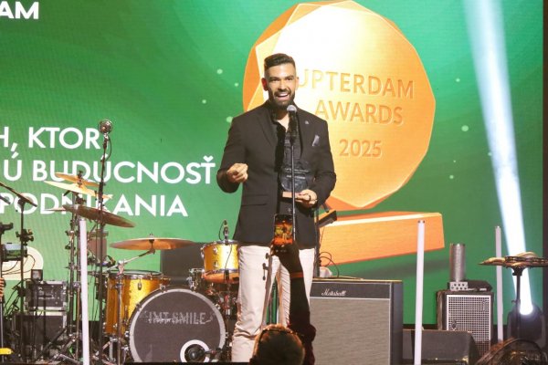 Packeta odovzdala prvé slovenské e-commerce „Oscary“. Víťazom ceny E-commerce osobnosť roka 2025 sa stal Dalibor Cicman