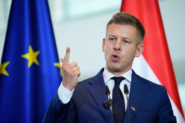 Magyar odvolal najvyšších šéfov tajnej služby