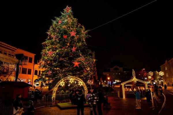 Kresťania začínajú v stredu sláviť Vianoce