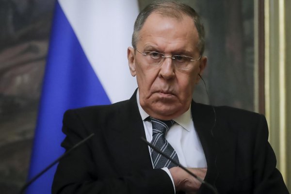 Rusko bude reagovať na dodávky západných zbraní s dlhším doletom, vyhráža sa Lavrov